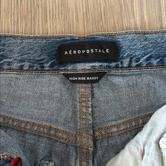 Aeropostale Women’s High Rise Baggy Distressed Jeans Size 6 Light Wash - Picture 2 of 10